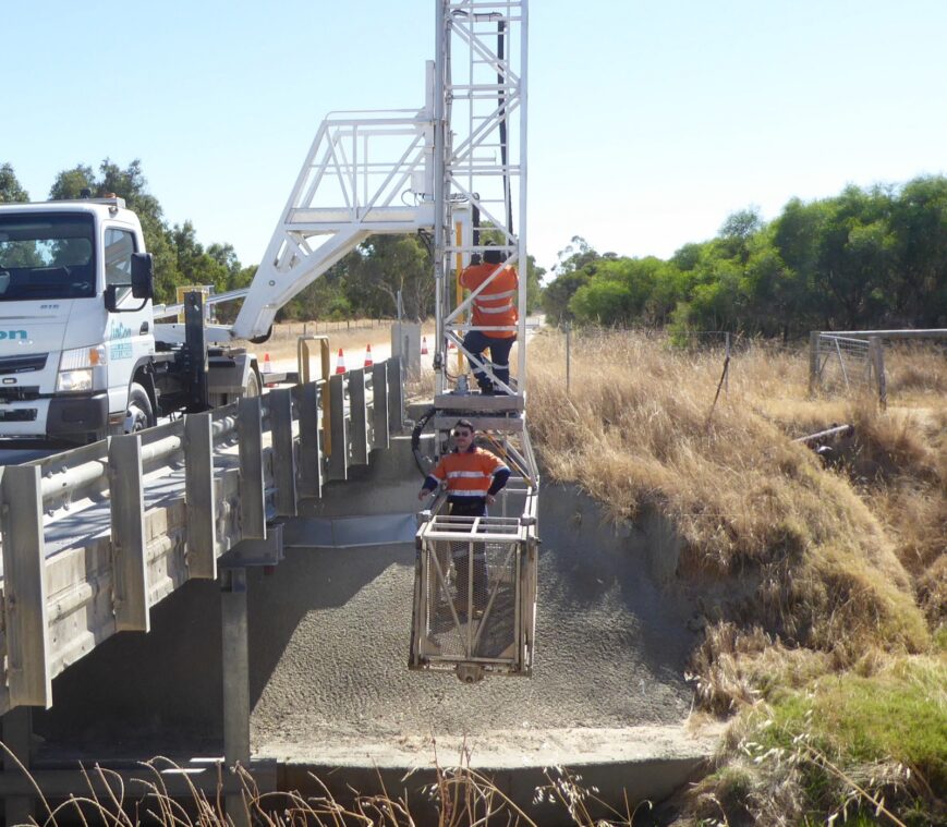 Under-bridge inspection unit in use